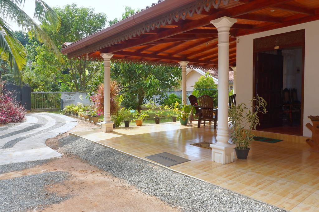 Damith Tourist Inn Mirissa Exterior foto