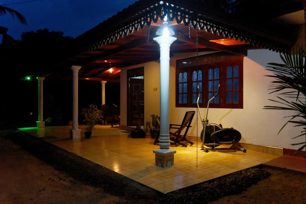 Damith Tourist Inn Mirissa Exterior foto